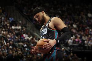 16中3&三分7中0得10分！奥特：我们换防坎宁安对他进行持球压迫