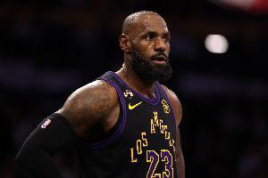 詹姆斯40岁后已有23次两双 NBA历史最多&力压帕里什斯托克顿马龙