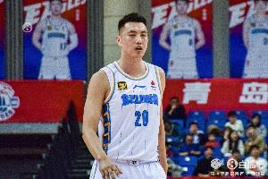 媒体人：翟晓川最后关头的表现许久未见 关键时刻还得老队长