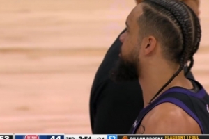 都不太冷静！狄龙防守打到霍兰面部引冲突 前者一级恶犯后者1T