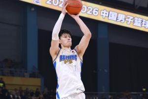 解说：小曾三分不准原来是因为手指脱臼 原以为是练力量丢了感觉