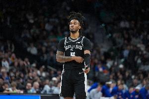 一个都不丢！卡斯尔上半场4中4得14分1板4助 罚球5中5