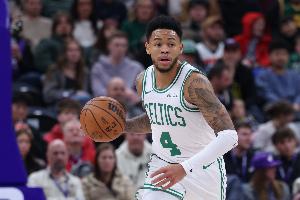 杰伦·布朗：这是安芬尼·西蒙斯本赛季最佳表现之一 无可挑剔