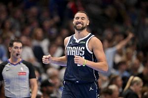 表现很不错！克莱半场11中6拿到15分5助 三分8中3&正负值+24