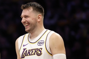 如入无人之境！东契奇首节12中7爆砍19分2助 三分4中3