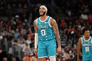 奠定胜局！迈尔斯·布里奇斯13中9高效砍25分8板4助 三分7中5