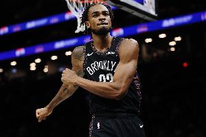 克拉克斯顿场均13.1分7.5板4.0助1.4帽 篮板&助攻在全队领跑