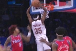 追回来了！汤姆林切入接泰森妙传双手砸扣2+1