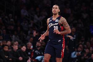 太准了！泰森三分迎射恩比德 个人第5记已经25分