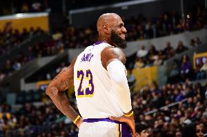 夸梅：只有评价詹姆斯时数据才有用 但他的数据都是垃圾时间刷的