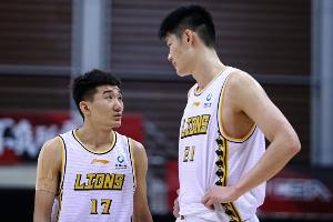 你俩基本盘！孙铭徽12分6助&胡金秋16分7板 皆出战不到20分钟