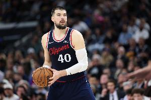 防不出去！祖巴茨半场4中3仅拿6分4篮板