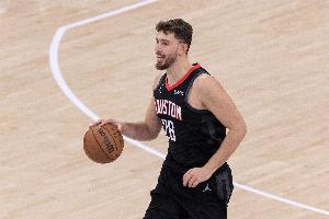 乌度卡：我们有好几次都倒在地板上抢球 这场面有一阵子没见到了