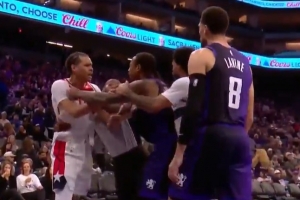 都冷静一下！凯肖恩·乔治和德罗赞对抗&推搡发生冲突 双方吃T！