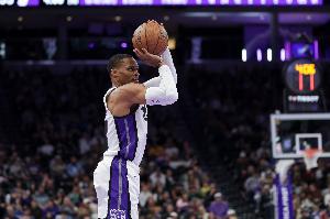 转型彻底成功！威少生涯28次5+三分：雷霆22次 国王42场4次！