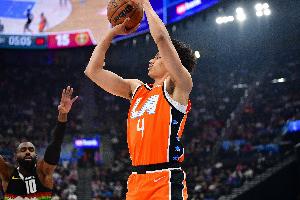 快船VS猛龙首发：哈登、邓恩、桑德斯、巴图姆、祖巴茨