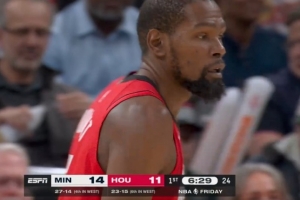 还得你来！杜兰特弧顶出手 飙中火箭全队首记三分