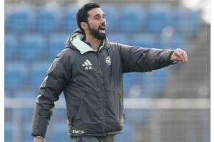 皇马官方祝阿韦洛亚43岁生日快乐，今晚将迎来伯纳乌执教首秀