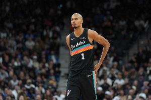 解说：文班和华子对标跳投 神仙打架 剃头真的有用 少林神力