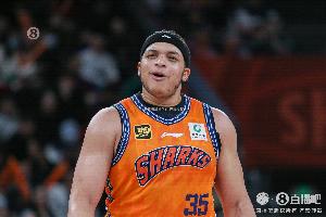 没手感！洛夫顿半场6投仅1中拿到3分2板 但正负值+8