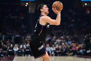 奥特：想让吉莱斯皮和阿伦同时上场与布克搭档 会努力做好平衡