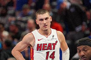 场均21.9分4.7篮板！明天热火客战勇士 希罗因脚趾&肋骨挫伤缺阵