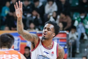 起诉书揭露布莱克尼同伙短信：中国篮球放心下注 晒钞票引诱入伙