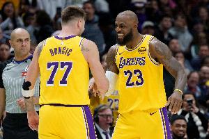 湖人VS猛龙首发出炉：东契奇 詹姆斯 艾顿 斯玛特 拉拉维亚