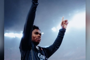 恩德里克当选全场最佳球员，维尼修斯社媒转发照片祝贺