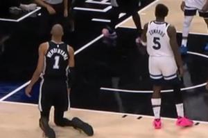 这该死的天赋！美媒晒图调侃：文班跪着都和爱德华兹差不多高