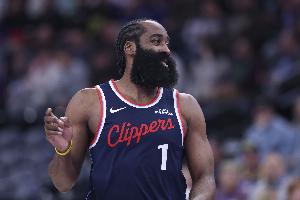 此前有六位全明星被交易：特雷·杨/哈登/加兰/JJJ/武切维奇/浓眉